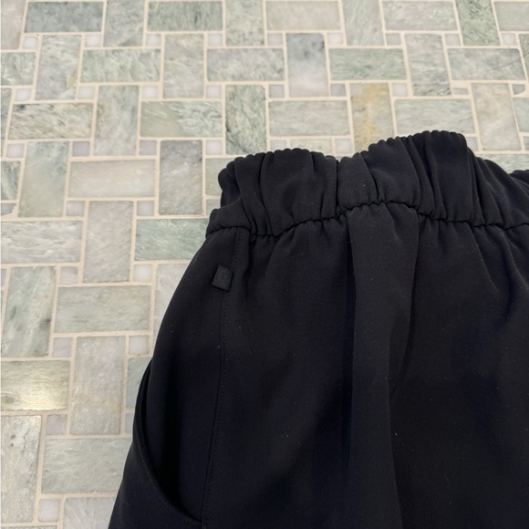 Lululemon Noir Black Belted Paper Bag Wide legs Pull on Shorts Women's Sz 4 - Picture 3 of 5